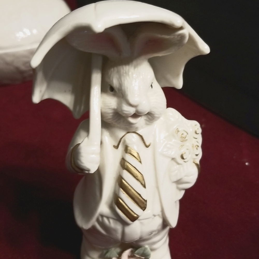 Ceramic Mr/Mrs Rabbit - Picture 4 of 5
